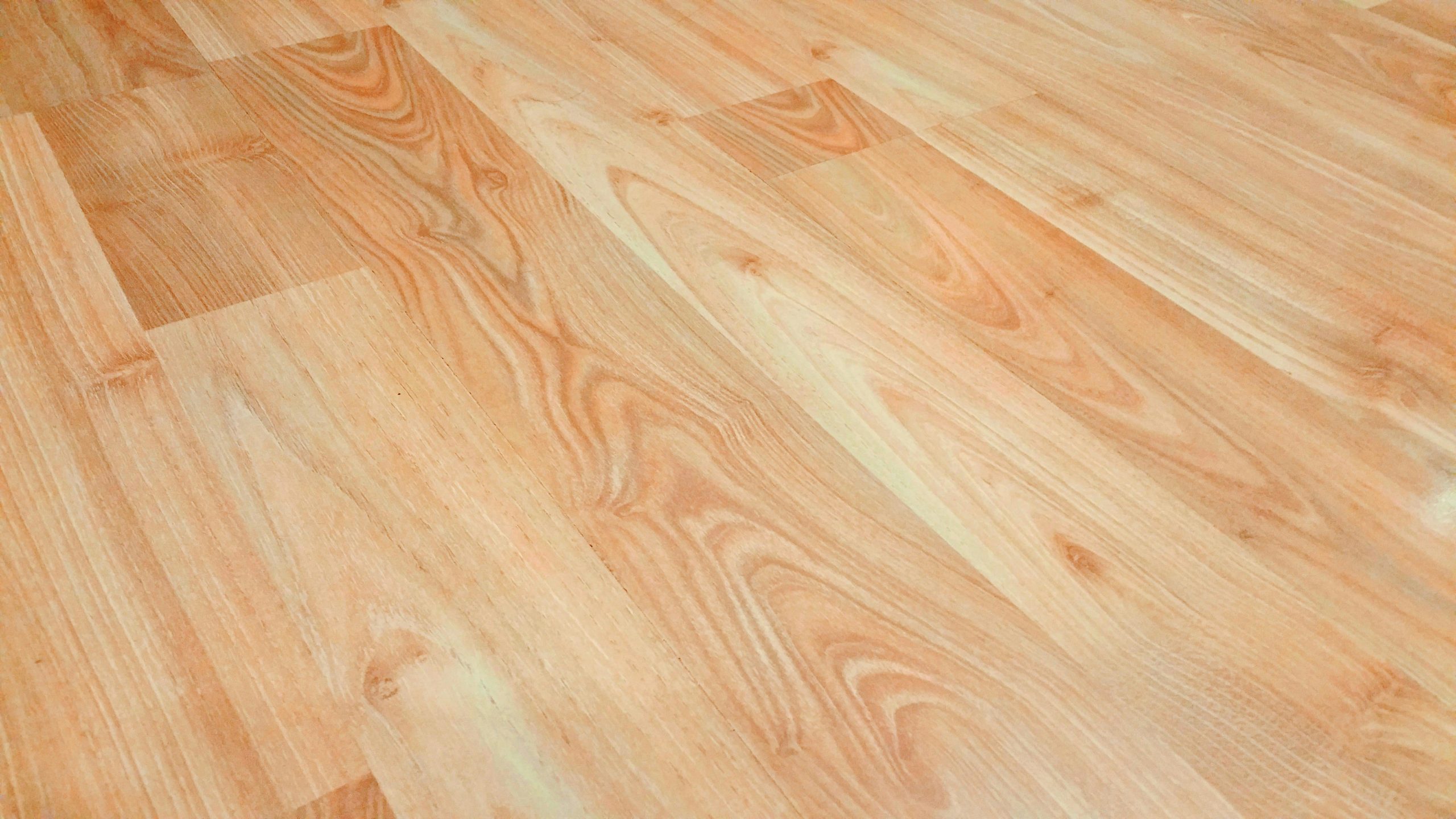 Matériaux et techniques pour isoler un plancher en bois
