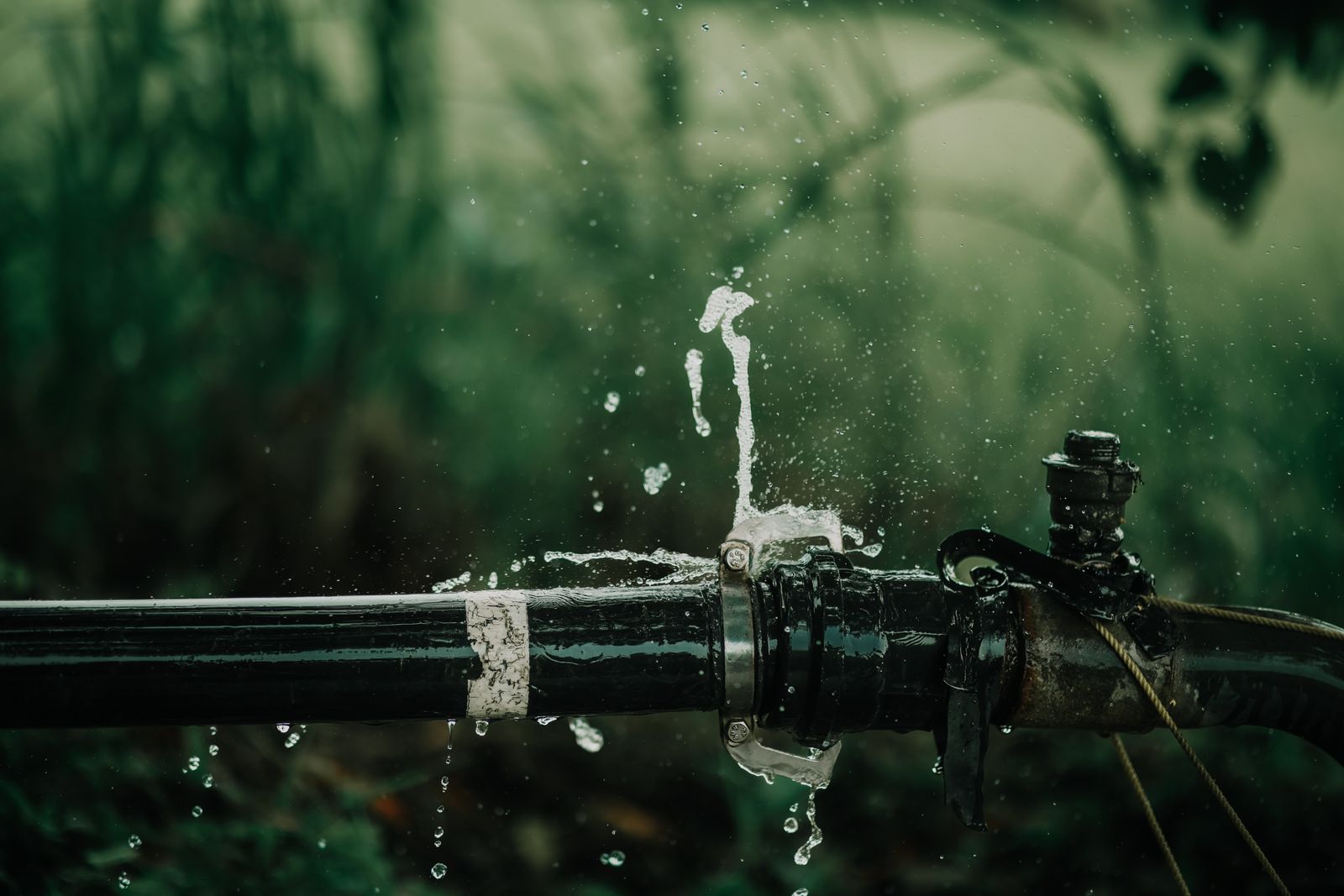 Fuite sur une canalisation d eau extérieure