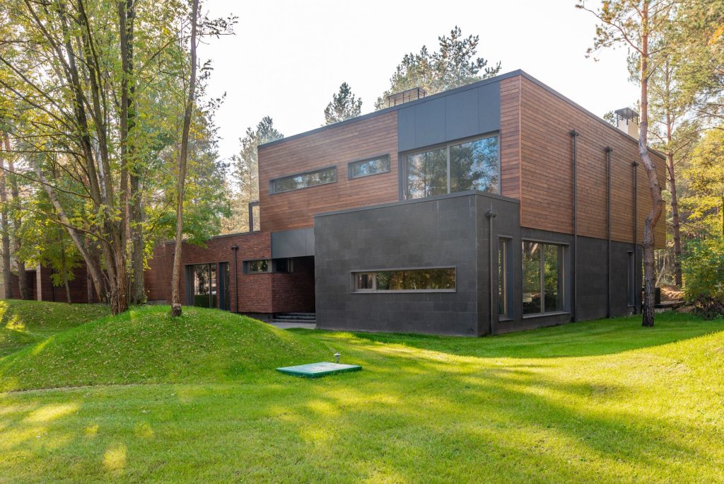 Maison contemporaine avec bardage bois clair