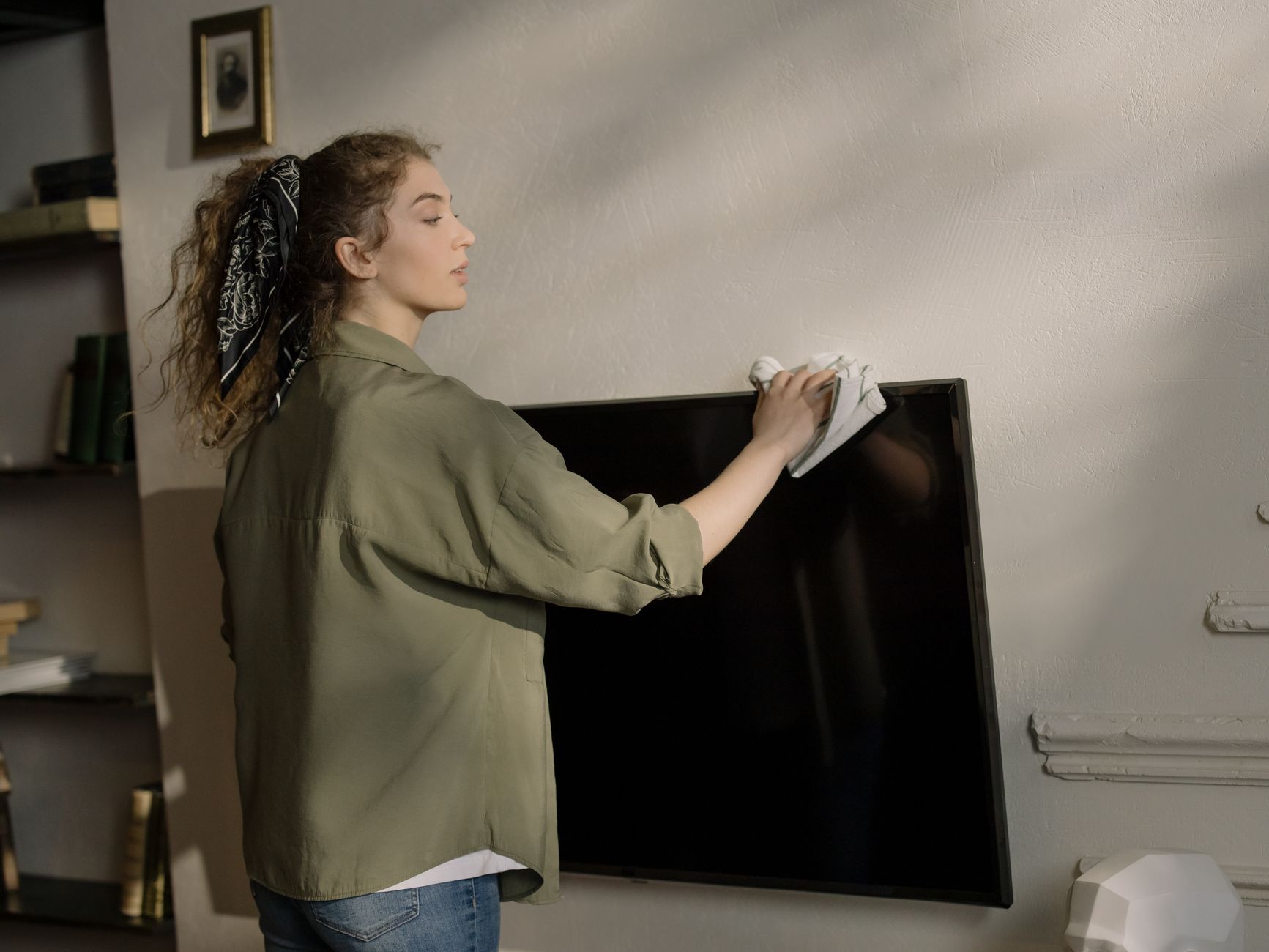 Chiffon microfibre passé sur un écran plat