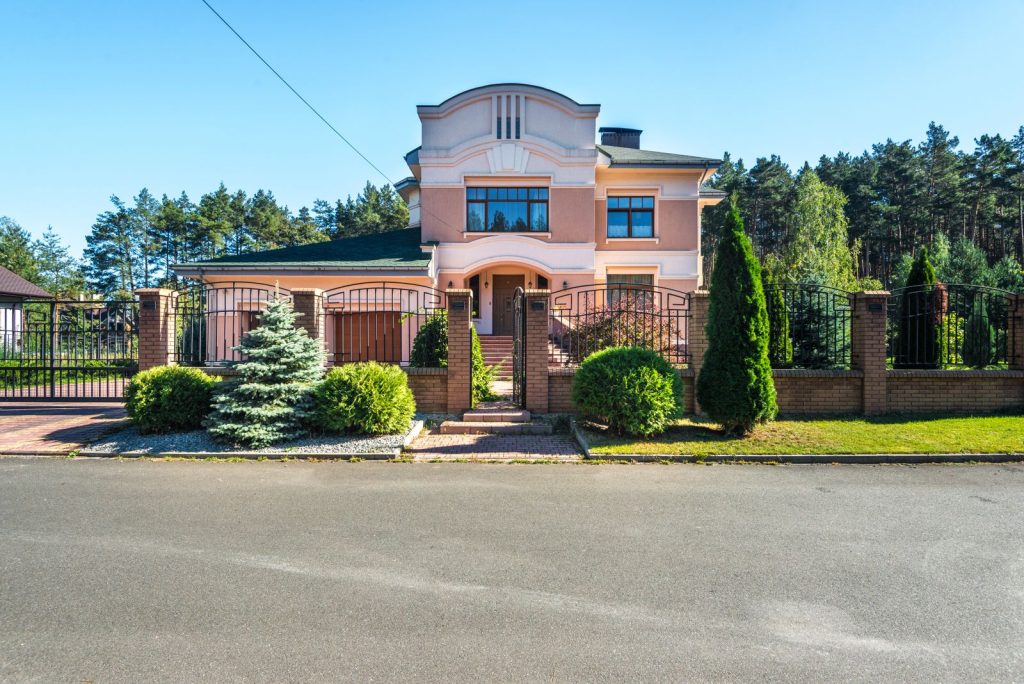 Clôture, portail et portillon : comment bien les assortir ?